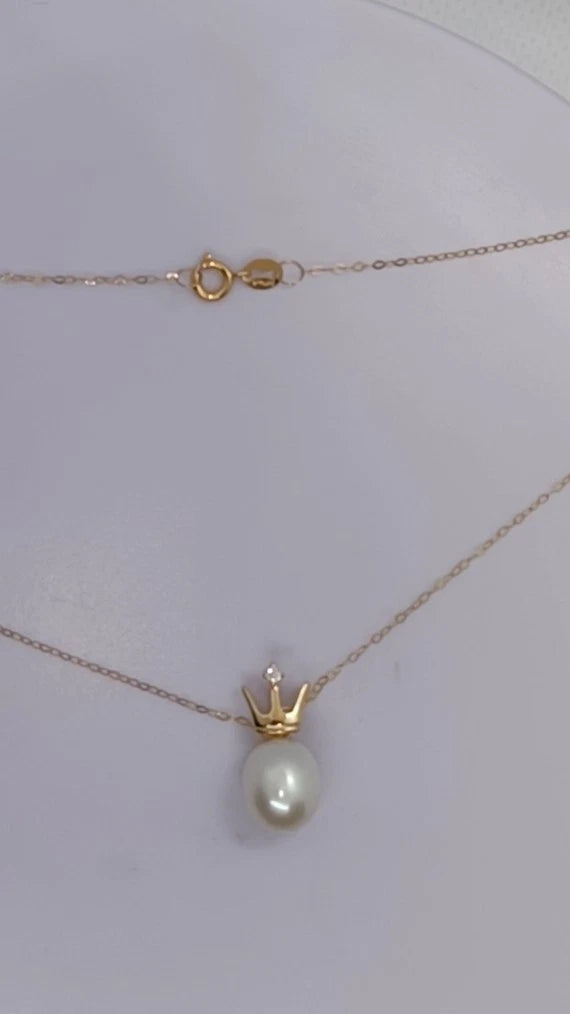 Solid 18Ct Gold Necklace + Freshwater Pearl 18ct Gold Pendent Fine and Luxurious